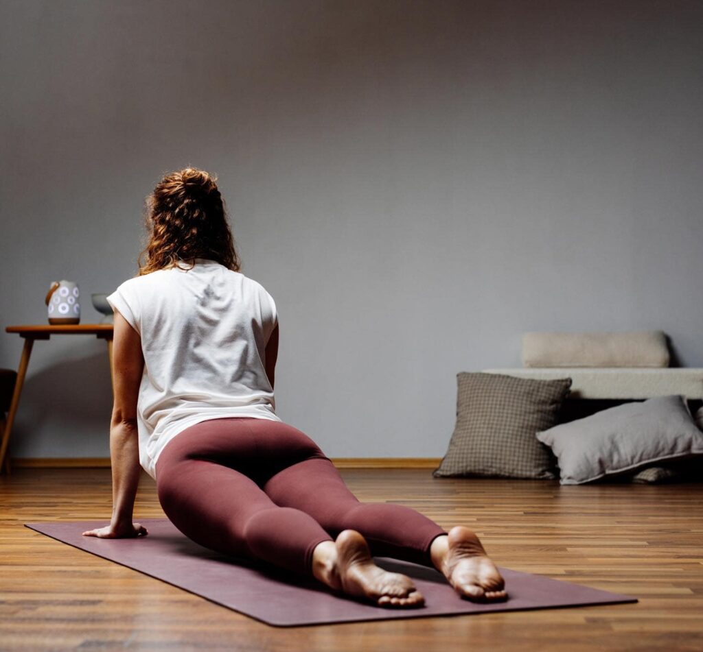 Yoga Lehrerin in Yoga Pose beim Hatha Yoga in Sömmerda und Erfurt
