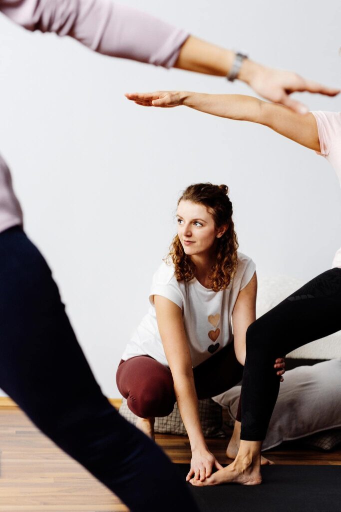 Yogalehrerin Julia Mauermann im Studio in Erfurt